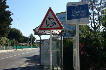 Arrêt de bus ZOU ligne 880 : Chemin de Sorba